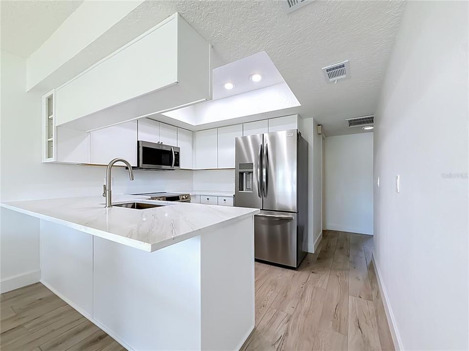 На продажу: $325,000 (4 спален, 2 ванн, 1610 Квадратных фут)