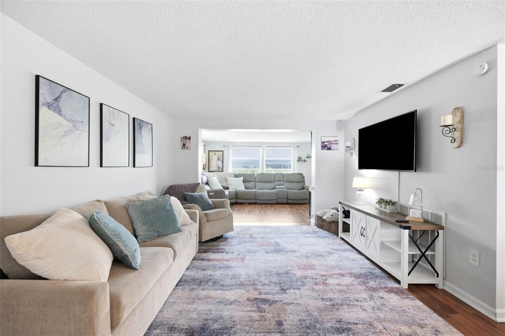 En Venta: $264,999 (2 camas, 2 baños, 1344 Pies cuadrados)