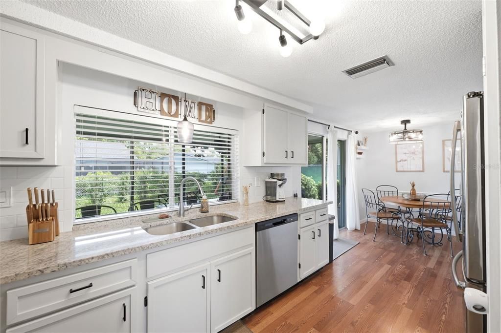 En Venta: $264,999 (2 camas, 2 baños, 1344 Pies cuadrados)