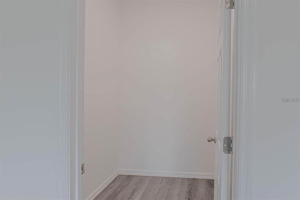 На продажу: $329,900 (4 спален, 2 ванн, 1695 Квадратных фут)