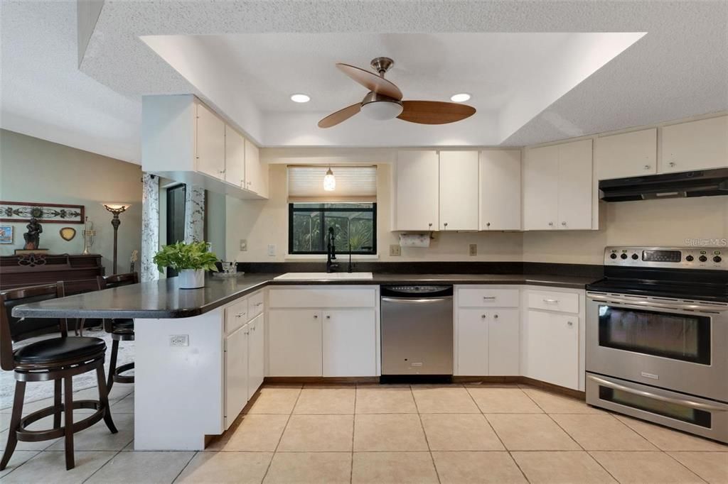 En Venta: $568,000 (3 camas, 2 baños, 2153 Pies cuadrados)