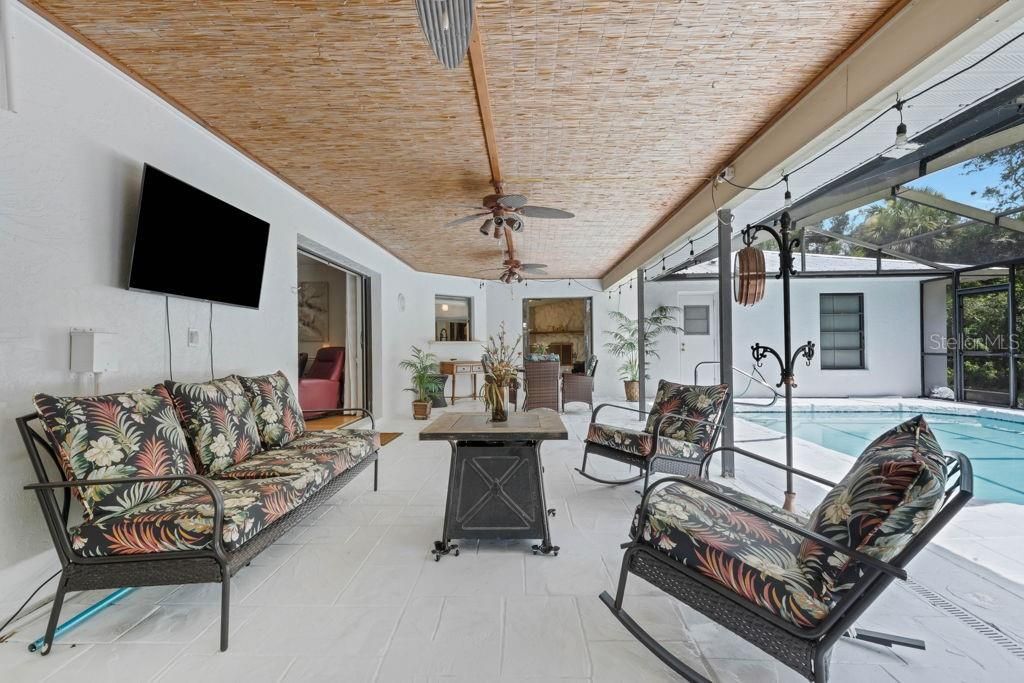 En Venta: $568,000 (3 camas, 2 baños, 2153 Pies cuadrados)