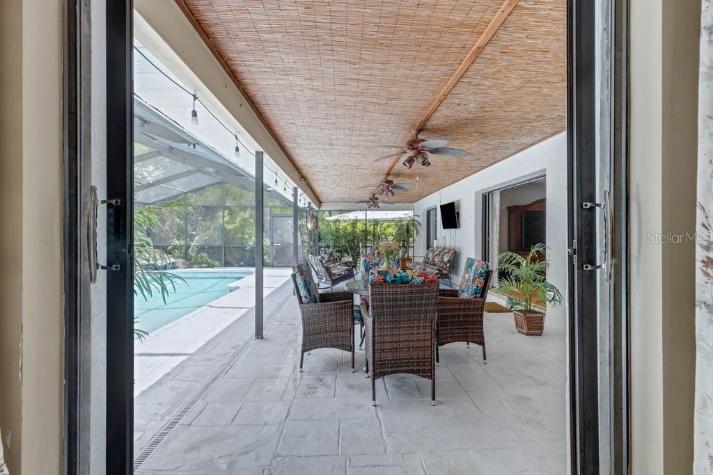 En Venta: $568,000 (3 camas, 2 baños, 2153 Pies cuadrados)