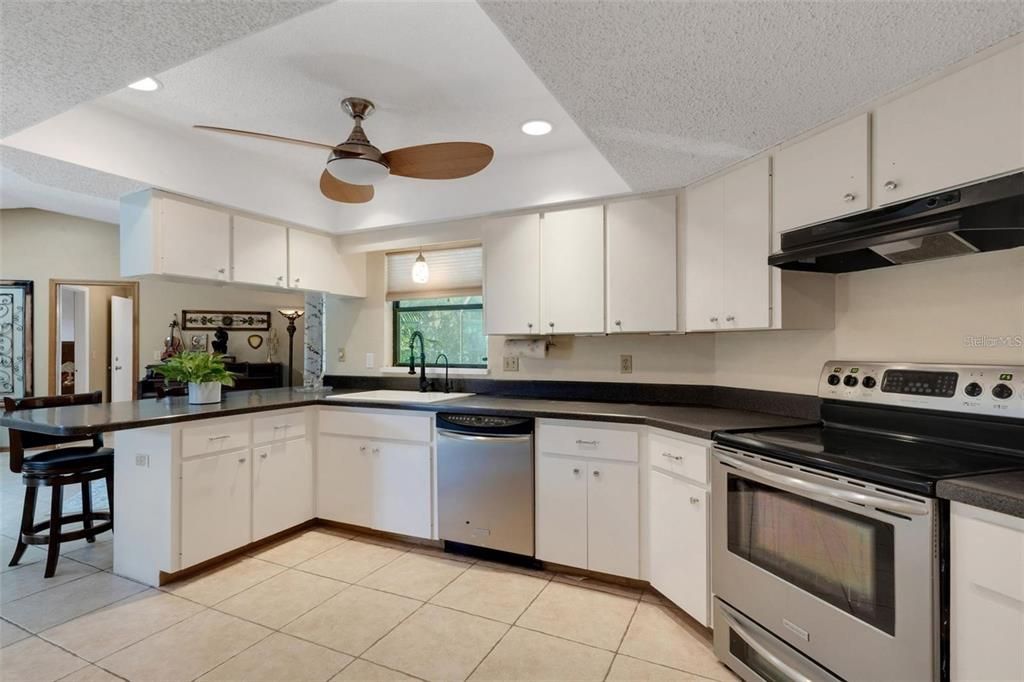 En Venta: $568,000 (3 camas, 2 baños, 2153 Pies cuadrados)