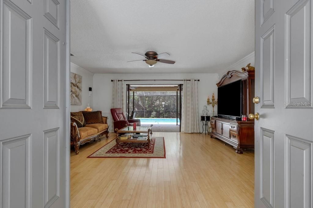 En Venta: $568,000 (3 camas, 2 baños, 2153 Pies cuadrados)