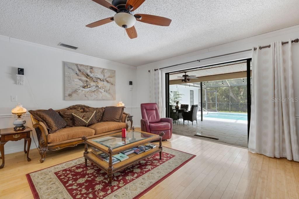 En Venta: $568,000 (3 camas, 2 baños, 2153 Pies cuadrados)