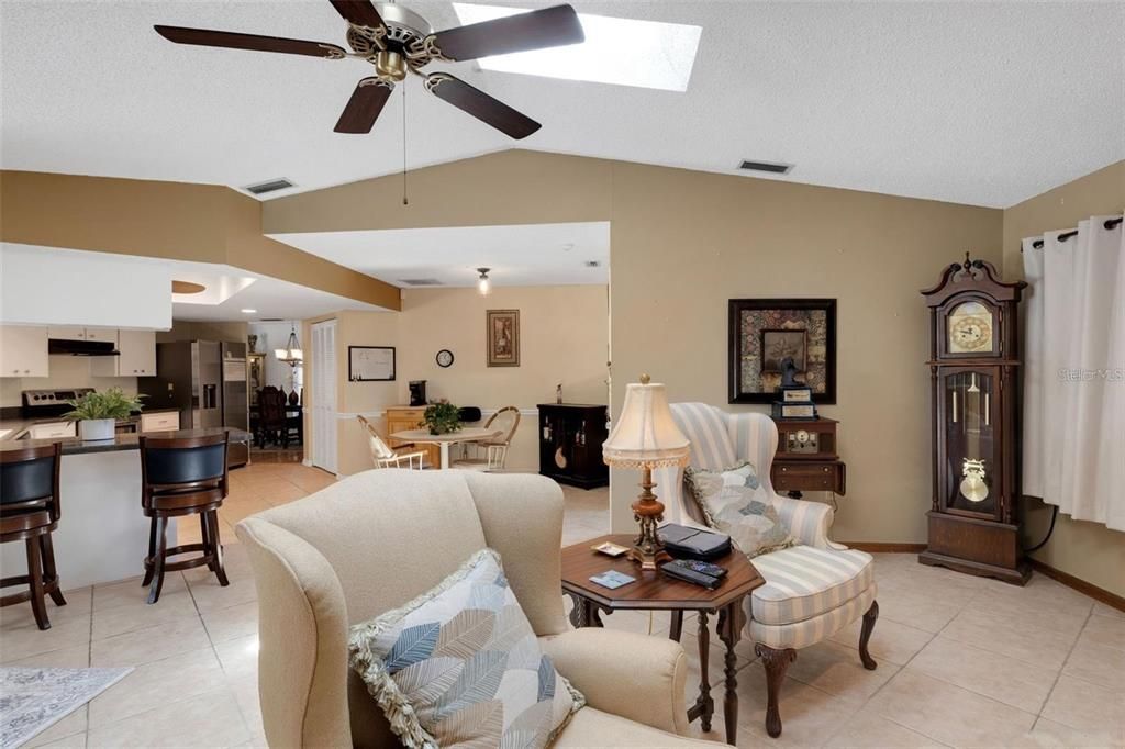 En Venta: $568,000 (3 camas, 2 baños, 2153 Pies cuadrados)