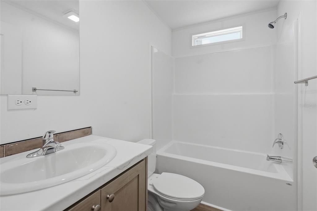 На продажу: $189,000 (2 спален, 2 ванн, 819 Квадратных фут)