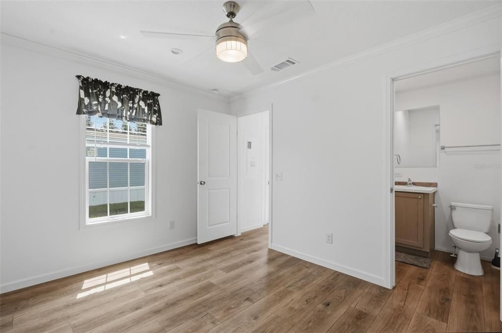 На продажу: $189,000 (2 спален, 2 ванн, 819 Квадратных фут)