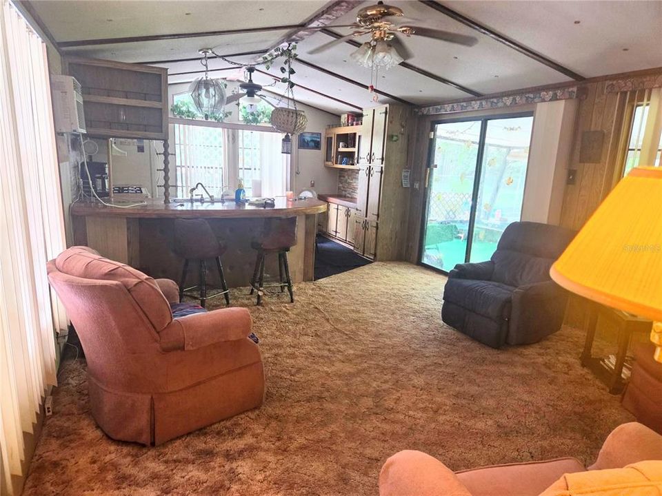 Active With Contract: $369,999 (2 beds, 1 baths, 728 Square Feet)