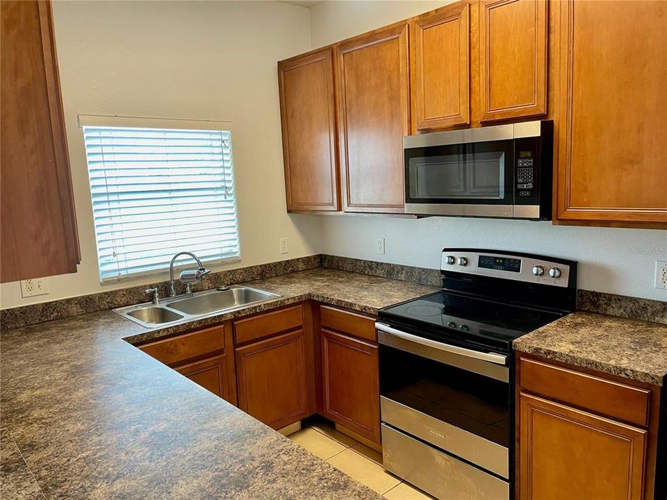 В аренду: $1,895 (3 спален, 2 ванн, 1203 Квадратных фут)