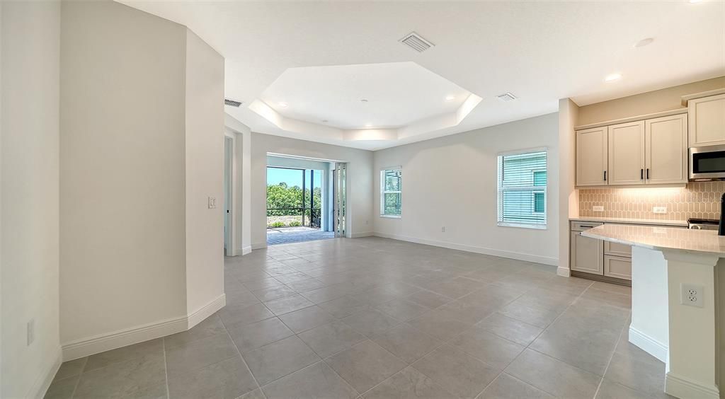 Active With Contract: $428,990 (2 beds, 2 baths, 1530 Square Feet)