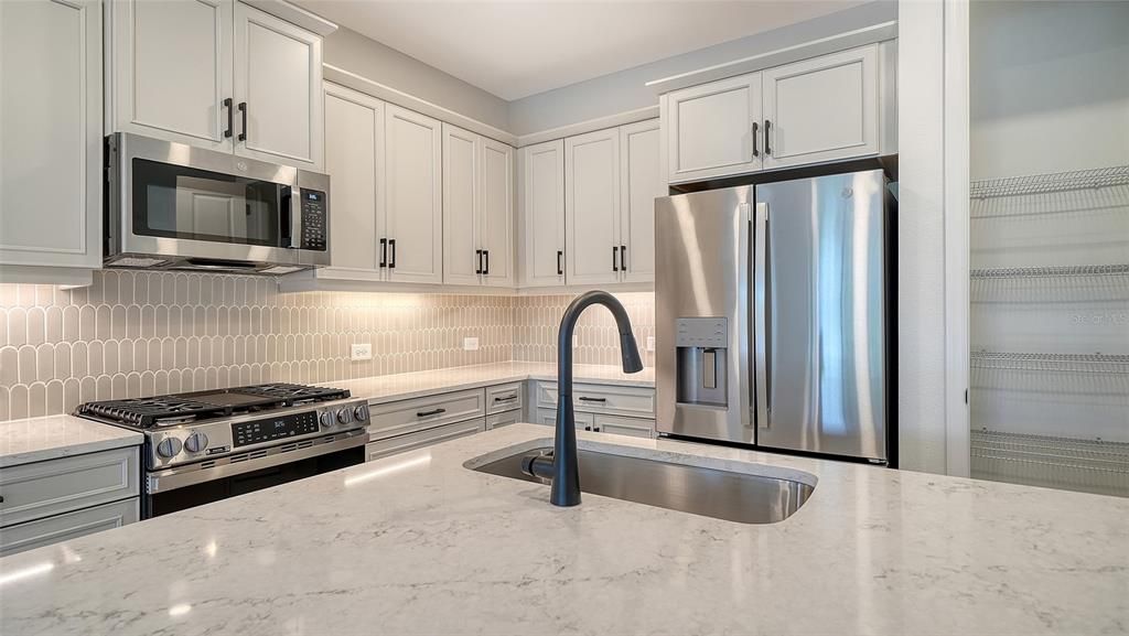 Active With Contract: $428,990 (2 beds, 2 baths, 1530 Square Feet)
