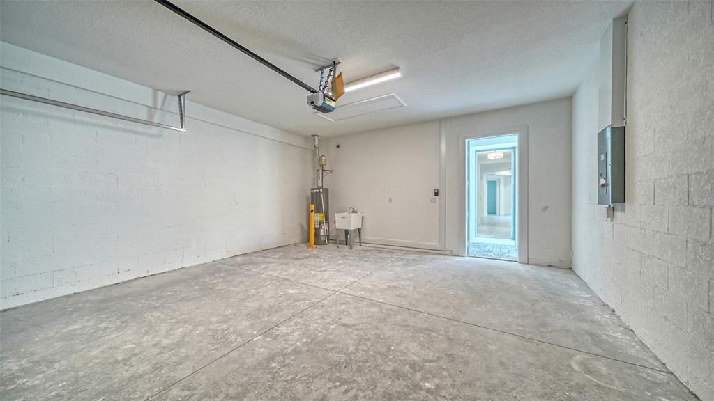 Active With Contract: $428,990 (2 beds, 2 baths, 1530 Square Feet)