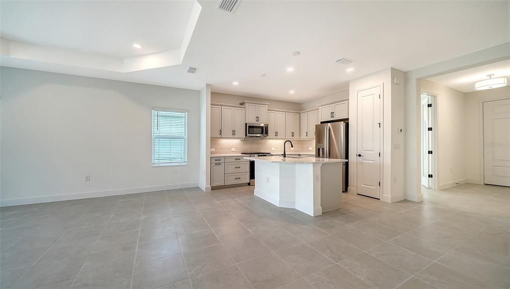 Active With Contract: $428,990 (2 beds, 2 baths, 1530 Square Feet)