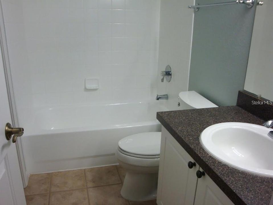 В аренду: $1,900 (2 спален, 2 ванн, 990 Квадратных фут)