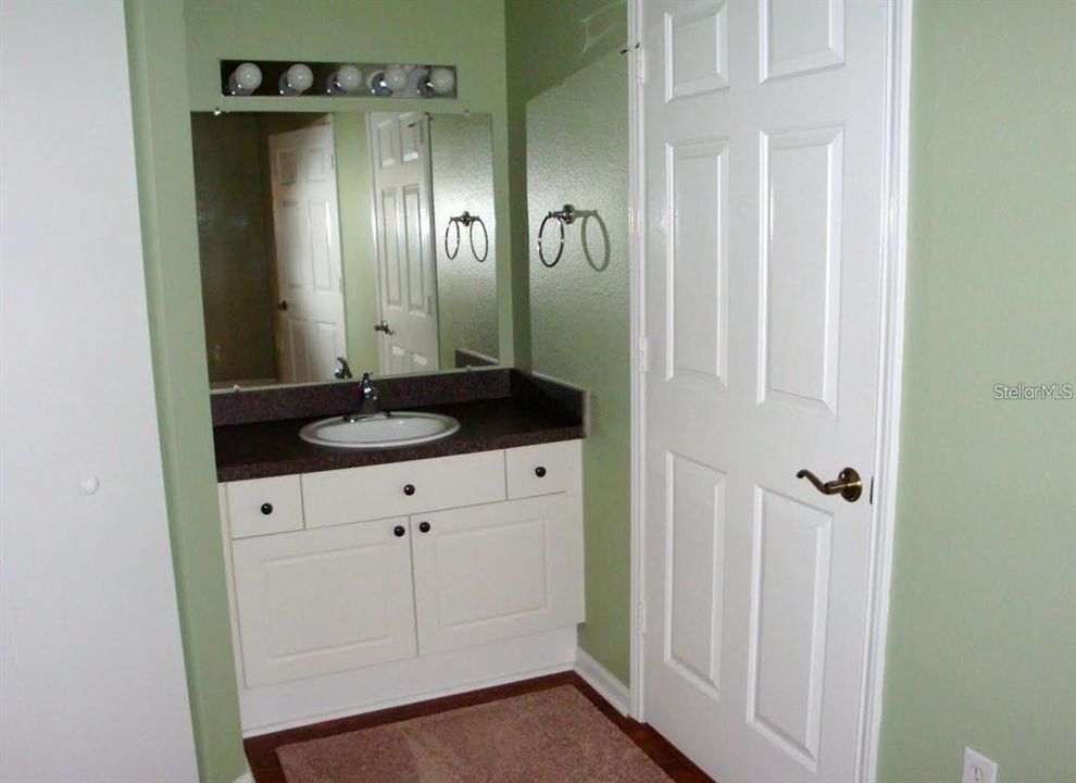 В аренду: $1,900 (2 спален, 2 ванн, 990 Квадратных фут)