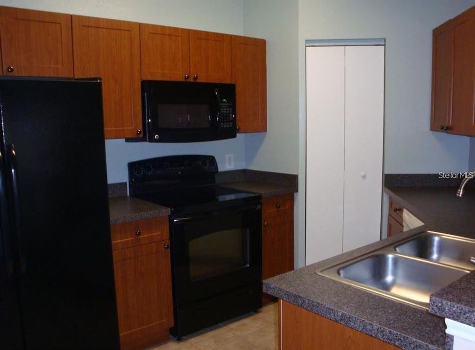 В аренду: $1,900 (2 спален, 2 ванн, 990 Квадратных фут)