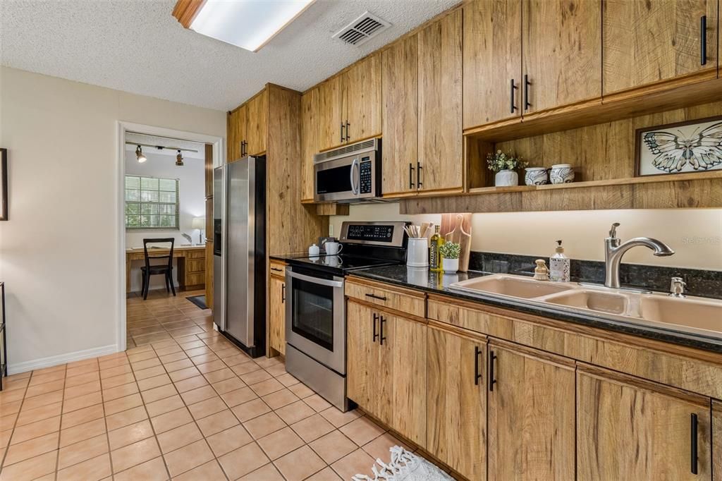 For Sale: $499,000 (3 beds, 3 baths, 1893 Square Feet)