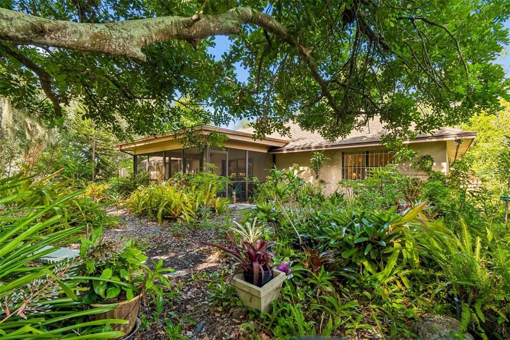 For Sale: $499,000 (3 beds, 3 baths, 1893 Square Feet)