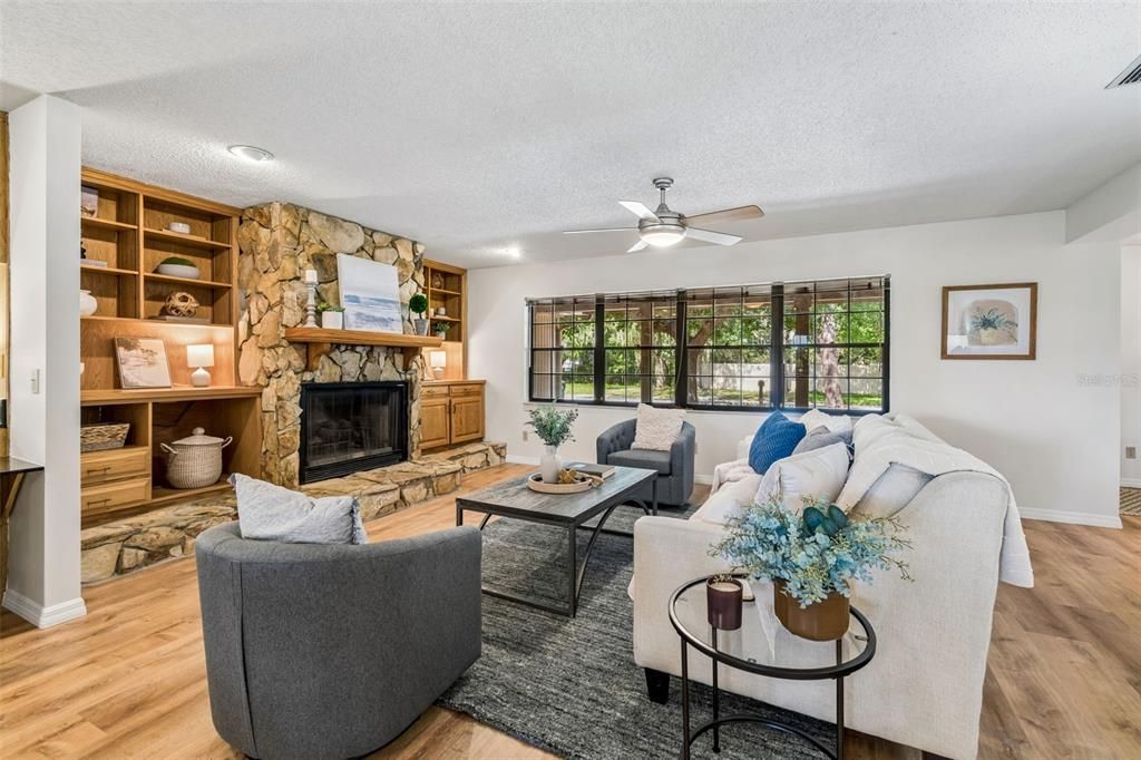 For Sale: $499,000 (3 beds, 3 baths, 1893 Square Feet)