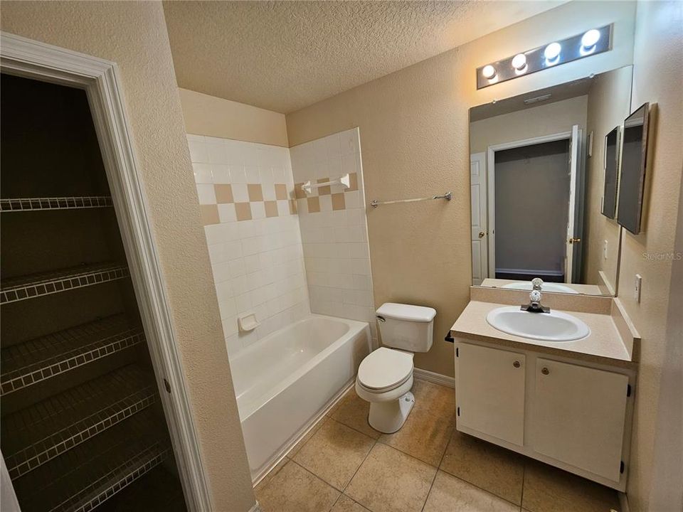 For Rent: $2,000 (3 beds, 2 baths, 1423 Square Feet)