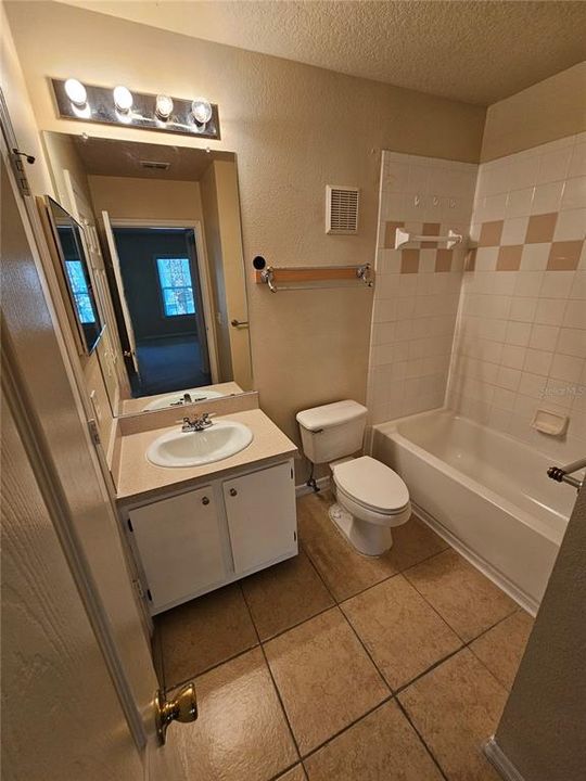 For Rent: $2,000 (3 beds, 2 baths, 1423 Square Feet)
