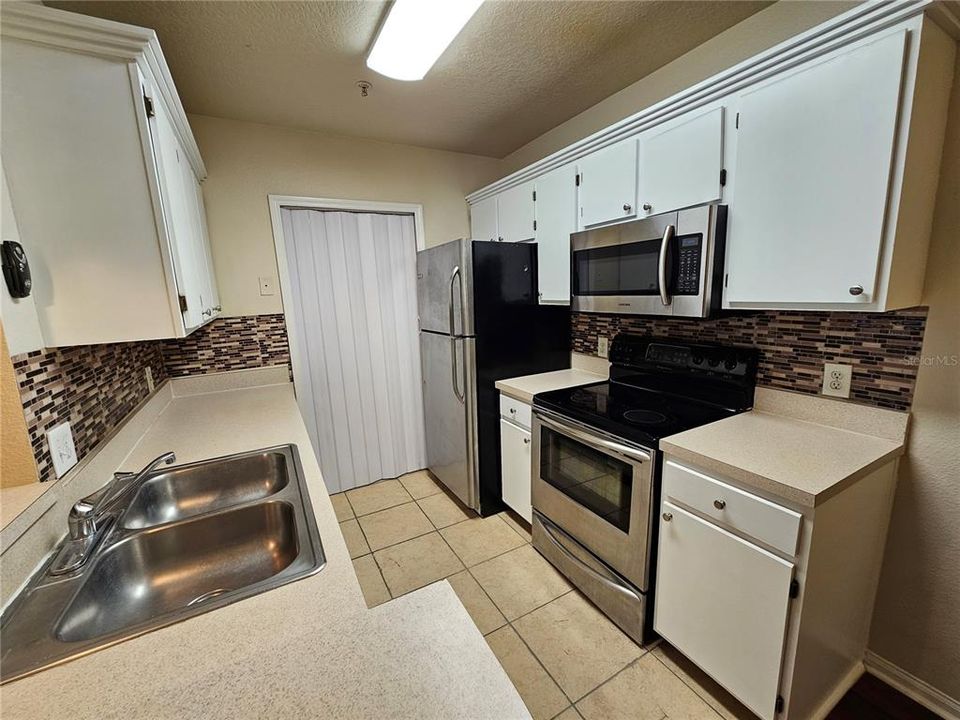 For Rent: $2,000 (3 beds, 2 baths, 1423 Square Feet)