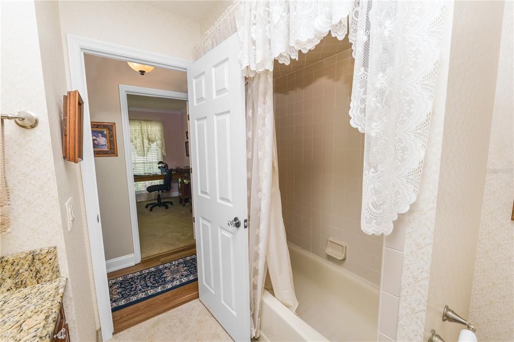 En Venta: $540,000 (3 camas, 2 baños, 2304 Pies cuadrados)