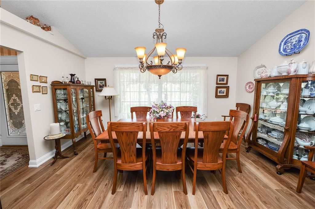 En Venta: $540,000 (3 camas, 2 baños, 2304 Pies cuadrados)