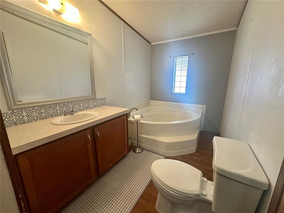 Active With Contract: $341,500 (4 beds, 3 baths, 2108 Square Feet)