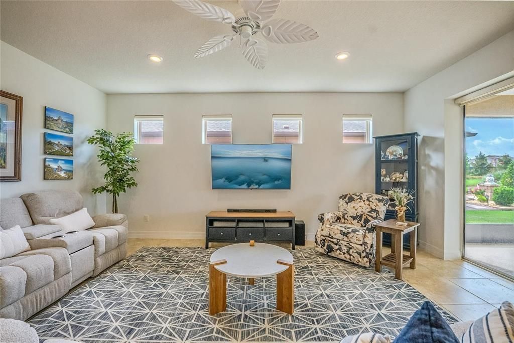 En Venta: $421,124 (2 camas, 2 baños, 1916 Pies cuadrados)