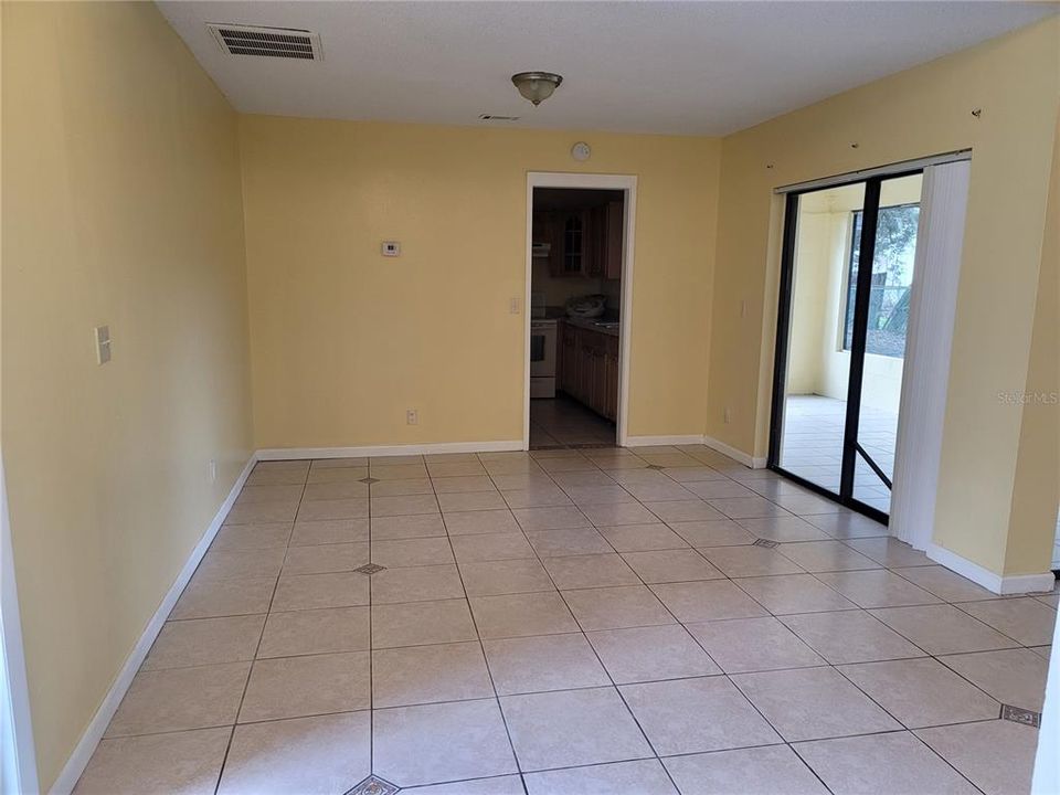 В аренду: $1,775 (4 спален, 2 ванн, 1435 Квадратных фут)