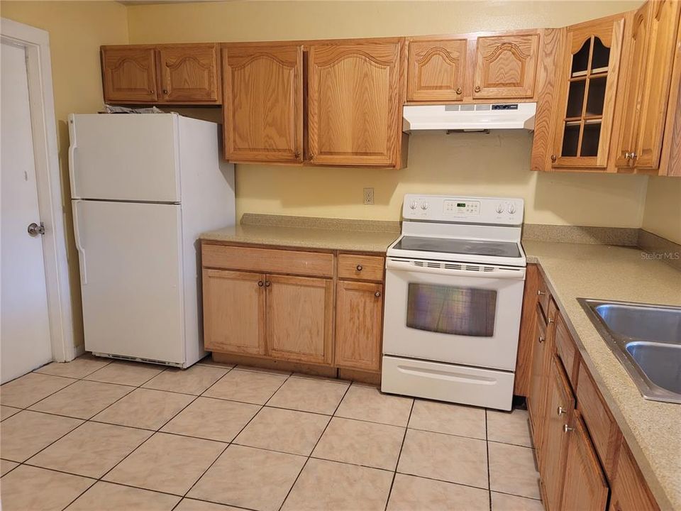 В аренду: $1,775 (4 спален, 2 ванн, 1435 Квадратных фут)
