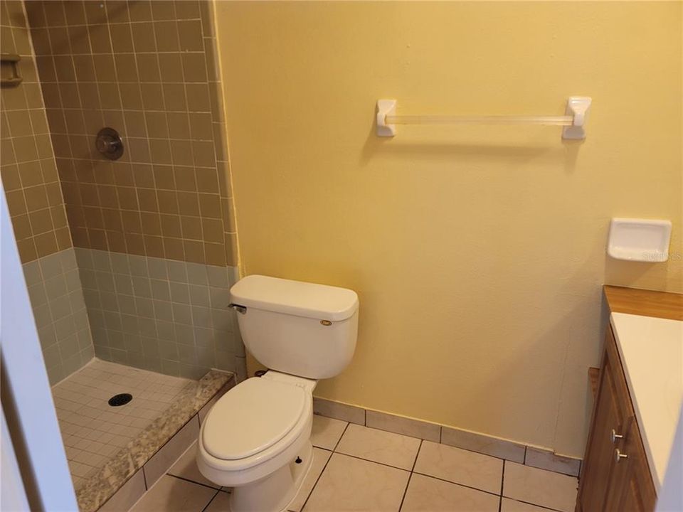 В аренду: $1,775 (4 спален, 2 ванн, 1435 Квадратных фут)