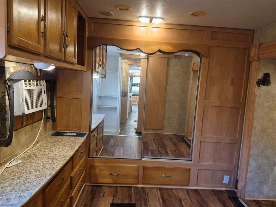 For Sale: $80,000 (1 beds, 1 baths, 280 Square Feet)