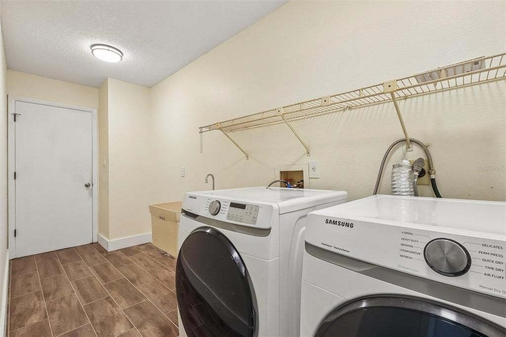 En Venta: $299,000 (3 camas, 2 baños, 1542 Pies cuadrados)