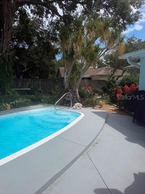 En Venta: $449,000 (4 camas, 3 baños, 1638 Pies cuadrados)