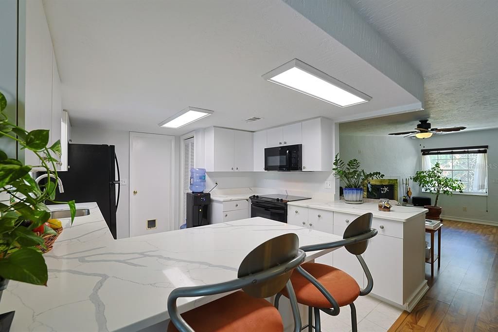 En Venta: $449,000 (4 camas, 3 baños, 1638 Pies cuadrados)