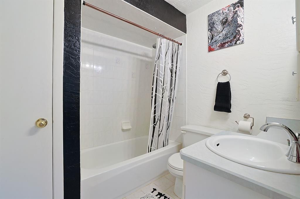 En Venta: $449,000 (4 camas, 3 baños, 1638 Pies cuadrados)