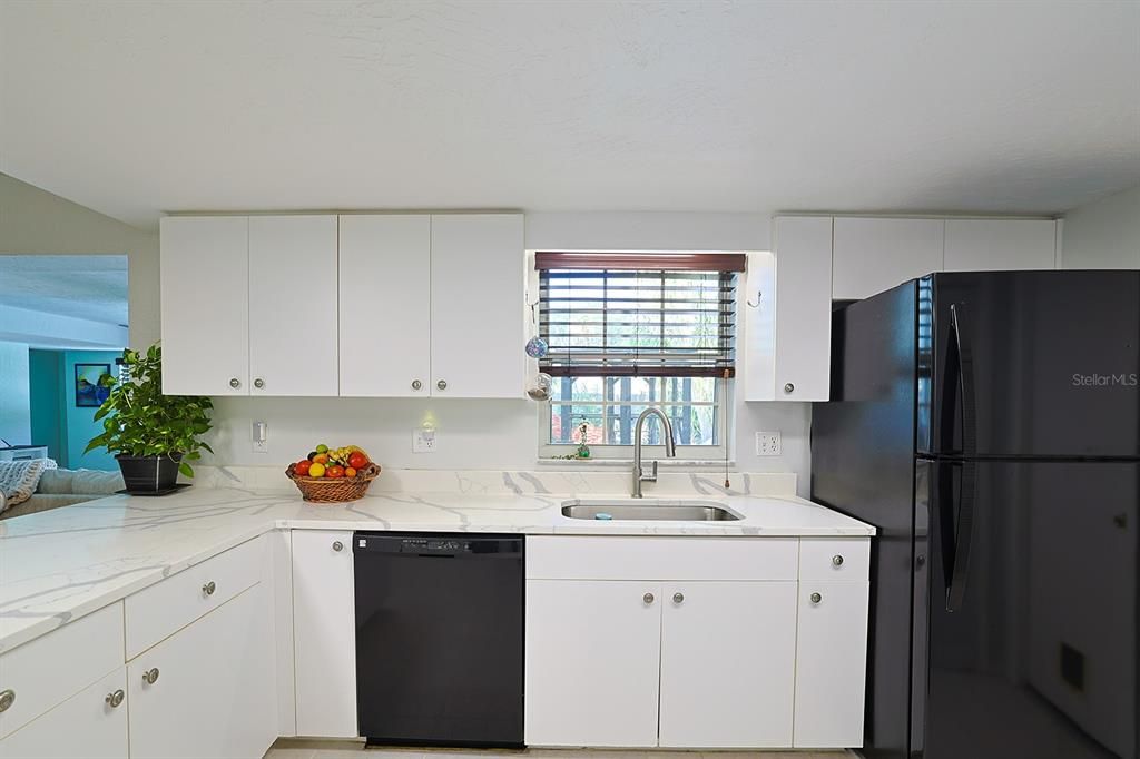 En Venta: $449,000 (4 camas, 3 baños, 1638 Pies cuadrados)