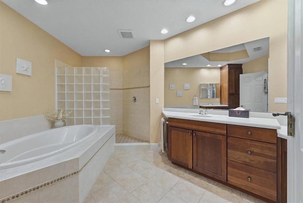 En Venta: $529,900 (3 camas, 2 baños, 1917 Pies cuadrados)