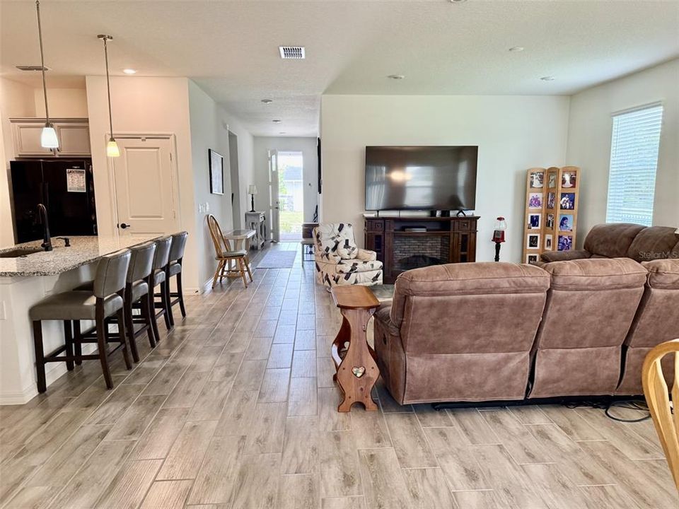 : $465,000 (4 beds, 2 baths, 1995 Square Feet)