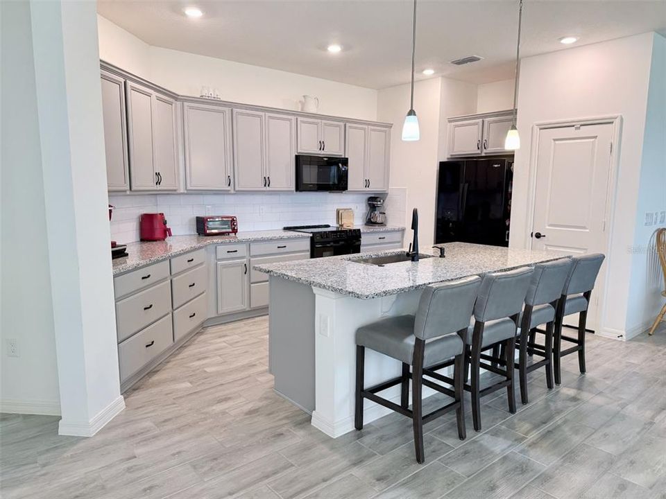 : $465,000 (4 beds, 2 baths, 1995 Square Feet)
