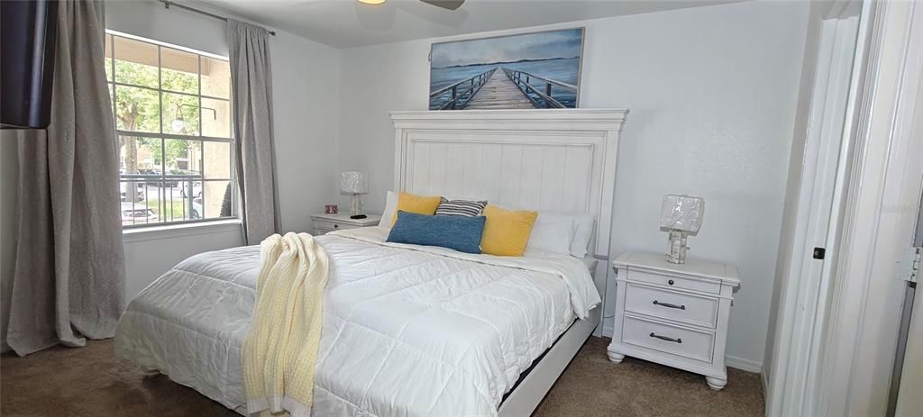 For Sale: $169,000 (1 beds, 1 baths, 678 Square Feet)