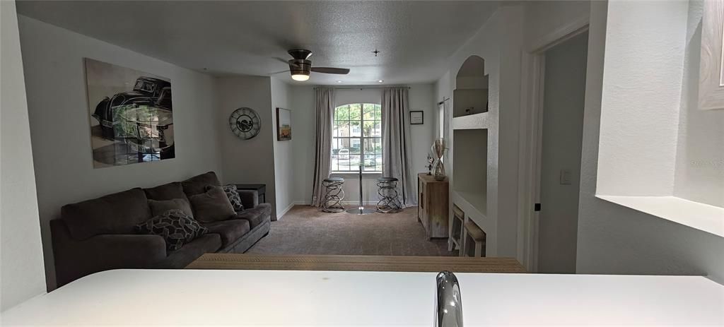 For Sale: $169,000 (1 beds, 1 baths, 678 Square Feet)