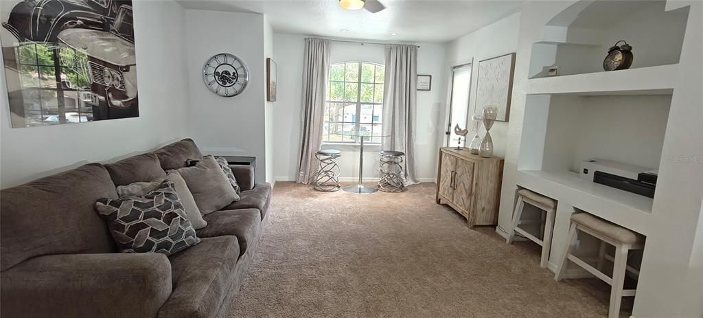 For Sale: $169,000 (1 beds, 1 baths, 678 Square Feet)
