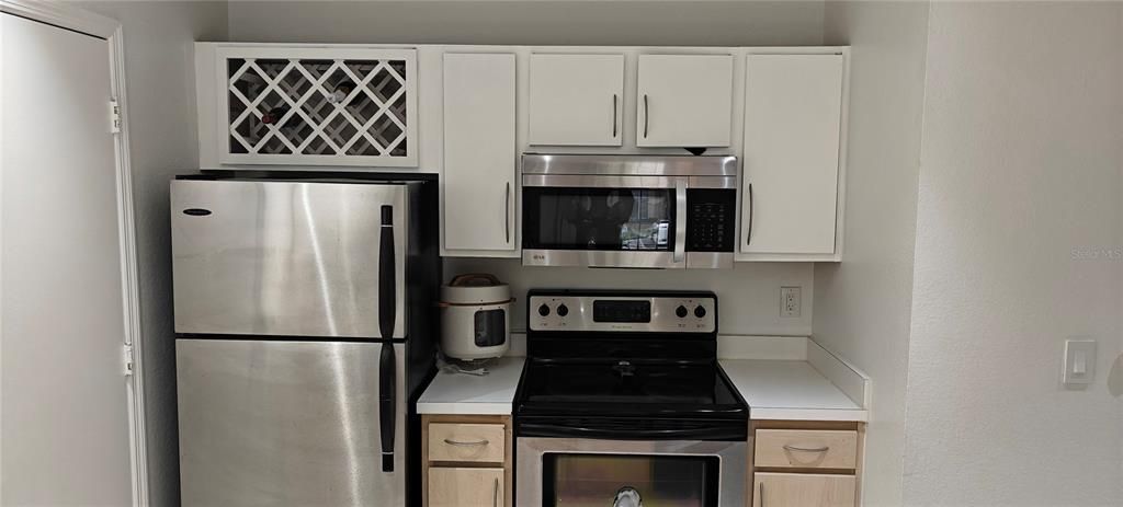 For Sale: $169,000 (1 beds, 1 baths, 678 Square Feet)