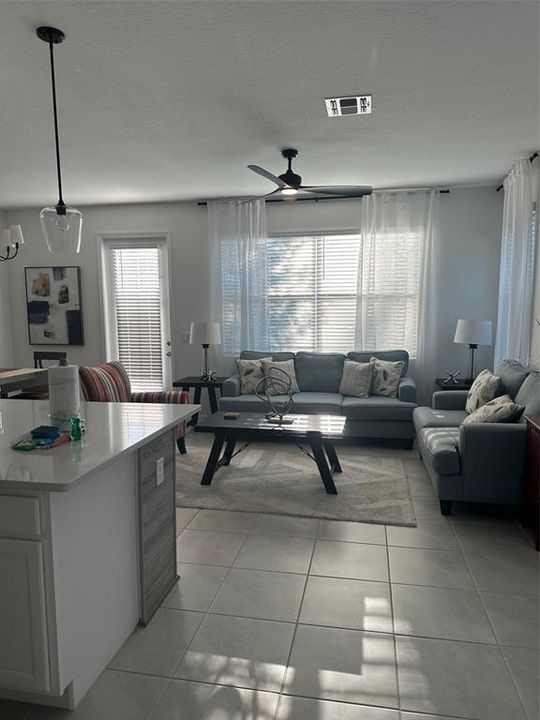 En Venta: $338,990 (3 camas, 2 baños, 1624 Pies cuadrados)