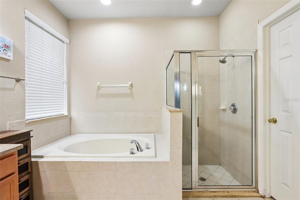 En Venta: $490,000 (4 camas, 3 baños, 2704 Pies cuadrados)